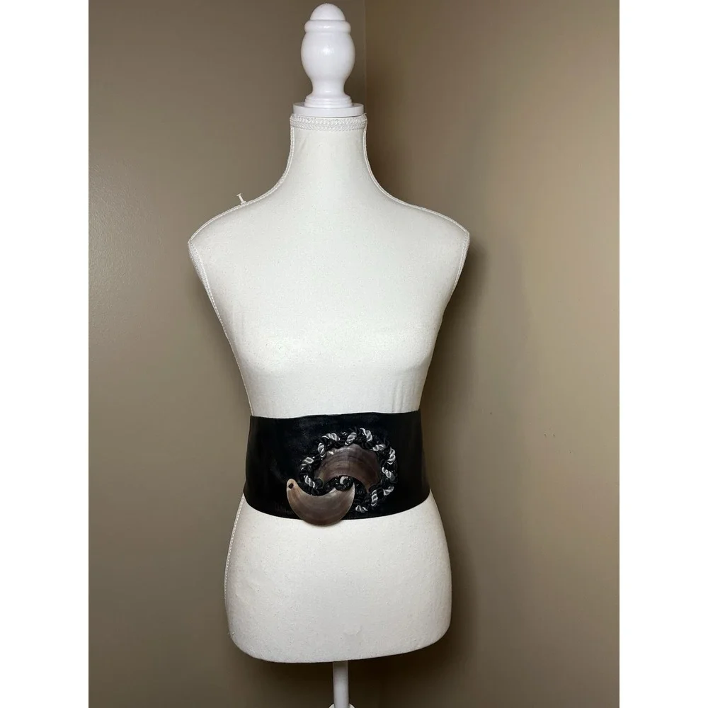 Cora Jacobs 1st Golden Shell Awardee Leather Wrap Belt Black Shell 28